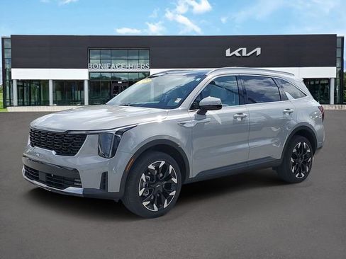 Certified 2025 Kia Sorento EX w/ Panoramic Sunroof Package image 2