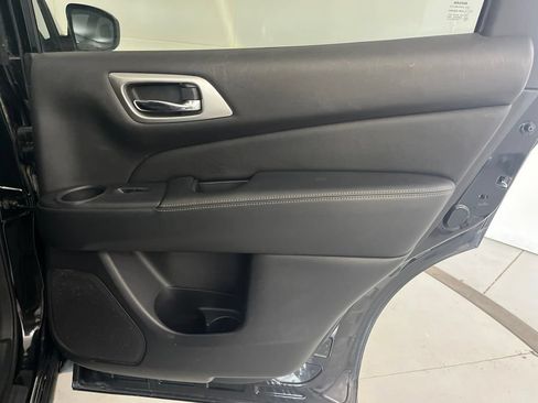 Used 2015 Nissan Pathfinder Platinum FWD image 30