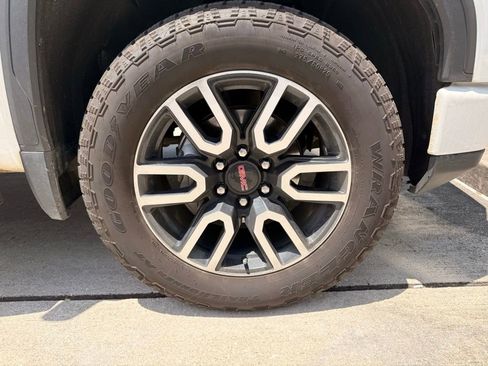 Used 2023 GMC Sierra 1500 AT4 w/ Technology Package AWD/4WD image 4