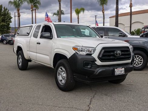 Used 2022 Toyota Tacoma SR image 2