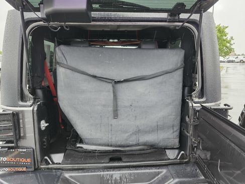 Used 2018 Jeep Wrangler Rubicon AWD/4WD image 19