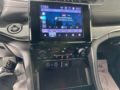 Used 2023 Jeep Grand Cherokee Altitude image 32