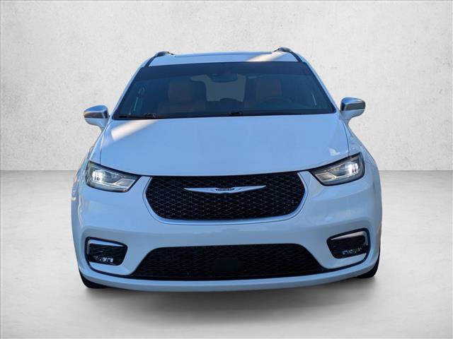 Used 2022 Chrysler Pacifica Pinnacle AWD/4WD image 2