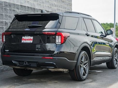 Used 2025 Ford Explorer ST-Line w/ ST-Line Street Pack AWD/4WD image 6