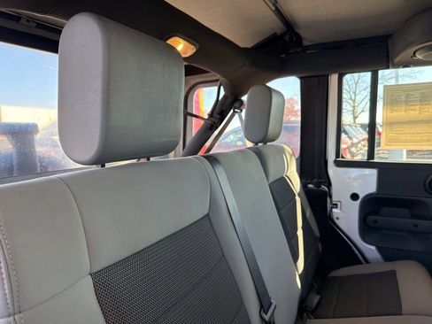 Used 2010 Jeep Wrangler Unlimited Sport image 21