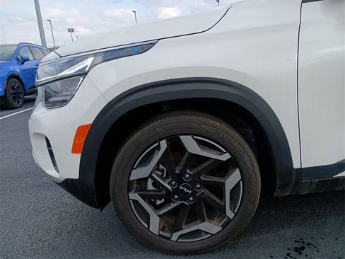 Certified 2024 Kia Seltos SX w/ SX Sunroof Package image 16