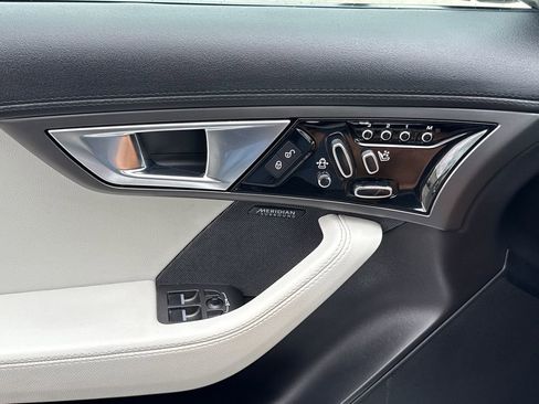Used 2016 Jaguar F-TYPE Convertible image 23