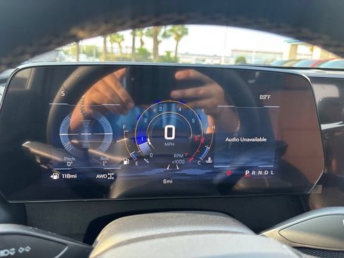 New 2027 Chevrolet Traverse Z71 w/ Driver Confidence Package AWD/4WD image 25