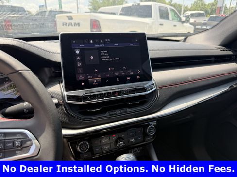 Used 2025 Jeep Compass Trailhawk AWD/4WD image 21