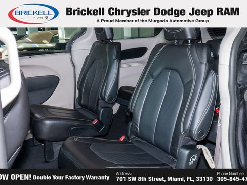 Used 2023 Chrysler Pacifica Touring-L FWD image 19