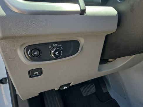 Used 2024 GMC Terrain SLE FWD image 19