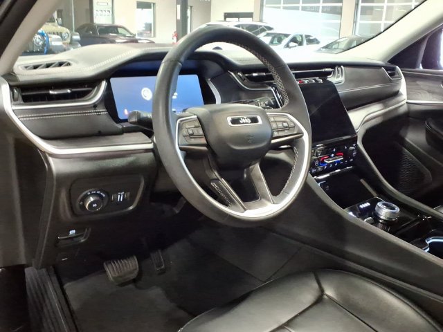 Used 2023 Jeep Grand Cherokee Limited AWD/4WD image 10