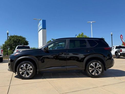 Used 2023 Nissan Rogue SV FWD image 4