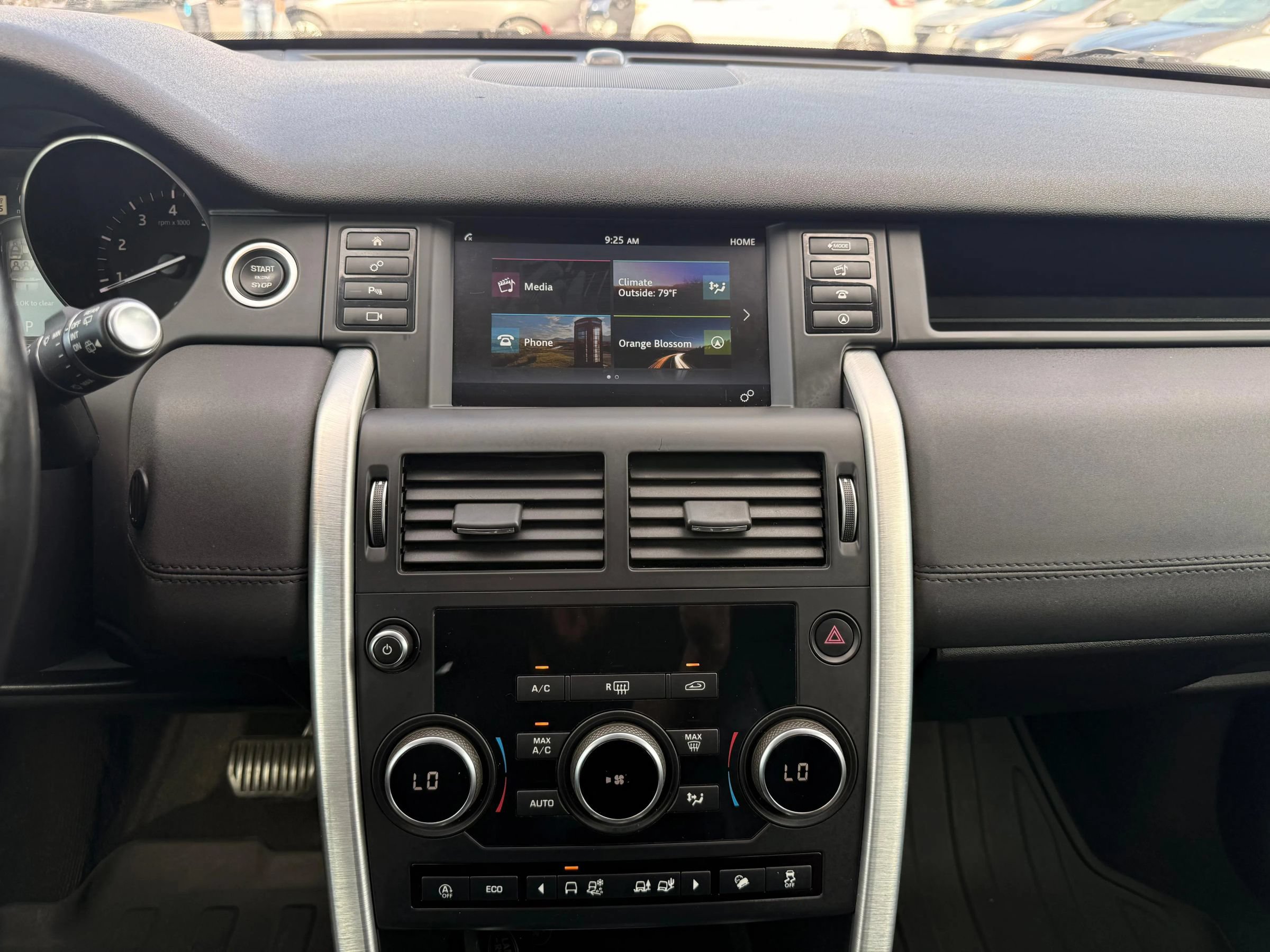 Used 2018 Land Rover Discovery Sport HSE AWD/4WD image 12