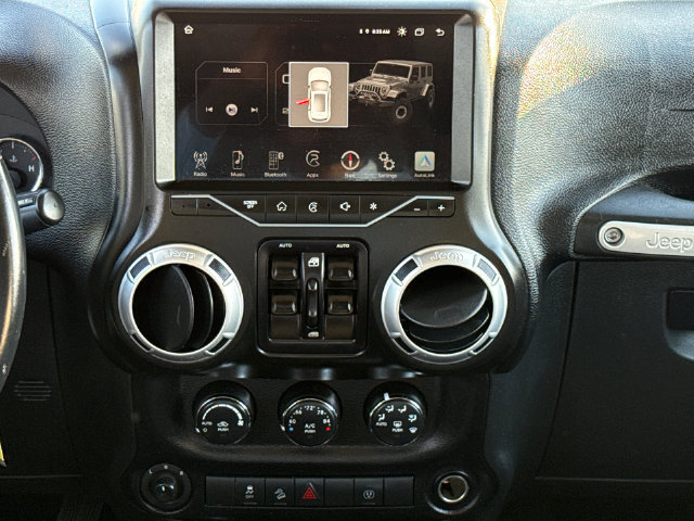 Used 2015 Jeep Wrangler Unlimited Sahara w/ Max Tow Package AWD/4WD image 13