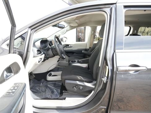 Used 2021 Chrysler Pacifica Touring image 20