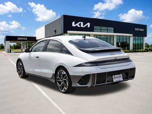 Used 2023 Hyundai Ioniq 6 SEL RWD image 7
