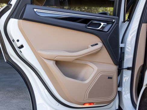 Certified 2026 Porsche Macan AWD/4WD image 49