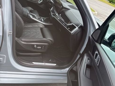 Used 2024 BMW X5 xDrive40i w/ M Sport Package AWD/4WD image 19