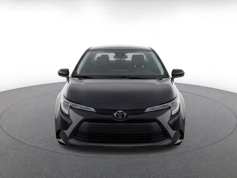 Used 2025 Toyota Corolla LE FWD image 2