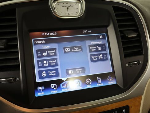 Used 2014 Chrysler 300 C RWD image 36