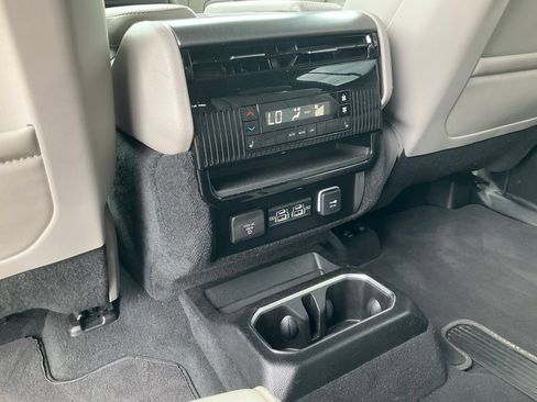 Used 2025 Jeep Wagoneer Series II AWD/4WD image 19