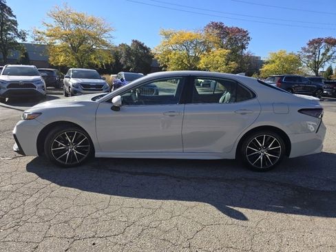 Used 2023 Toyota Camry SE image 12