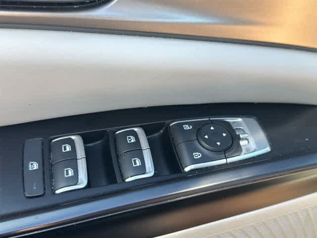 Used 2022 Kia Carnival LX FWD image 19