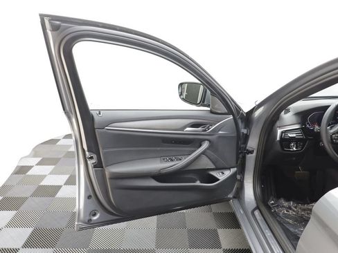 Used 2023 BMW 530i xDrive w/ Premium Package AWD/4WD image 5
