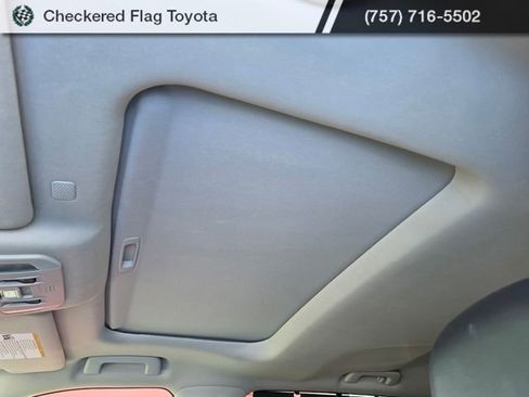 Used 2021 Toyota Highlander XLE AWD/4WD image 10
