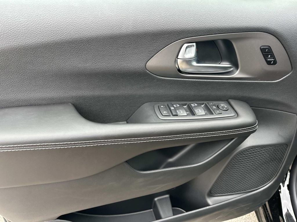 New 2027 Chrysler Pacifica Limited AWD/4WD image 14