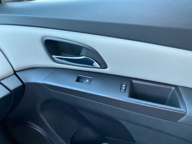 Used 2015 Chevrolet Cruze LT w/ Technology Package FWD image 16