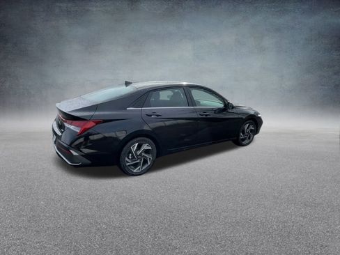 New 2025 Hyundai Elantra Limited image 23