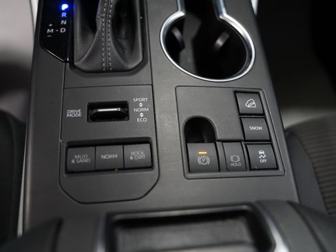 Used 2024 Toyota Highlander LE image 23