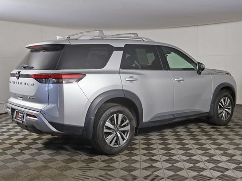 Used 2023 Nissan Pathfinder SL AWD/4WD image 11