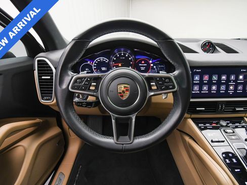 Used 2023 Porsche Cayenne Platinum Edition image 14