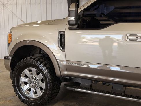 Used 2017 Ford F250 Lariat w/ Lariat Ultimate Package AWD/4WD image 18