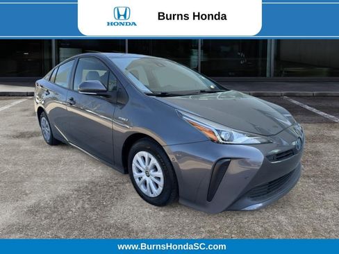 Used 2022 Toyota Prius LE image 1