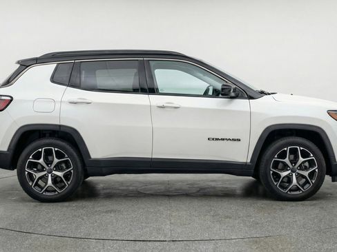 Used 2025 Jeep Compass Limited image 11