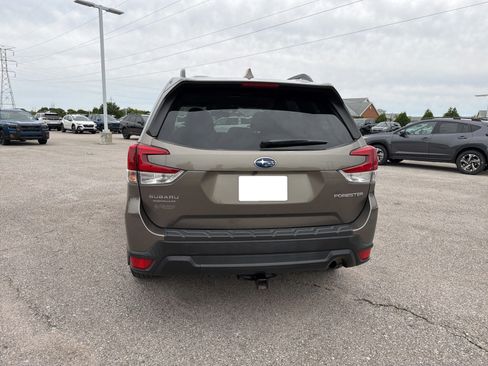 Used 2019 Subaru Forester Premium AWD/4WD image 6