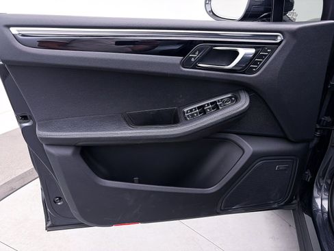 Used 2024 Porsche Macan image 18