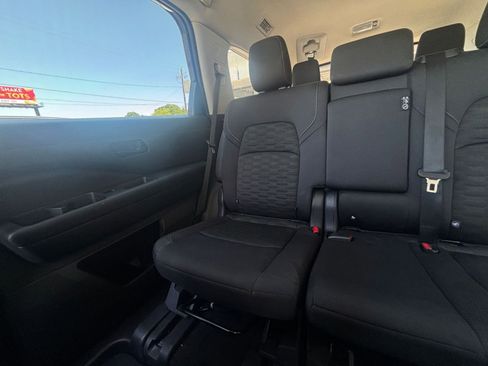 Used 2025 Nissan Pathfinder SV FWD image 47