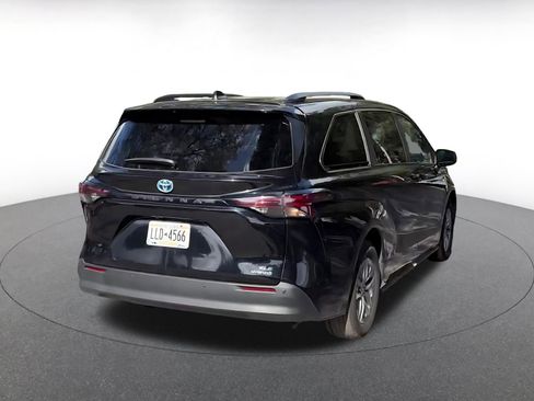 Used 2024 Toyota Sienna XLE image 14