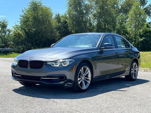 Used 2018 BMW 330i xDrive Sedan w/ Convenience Package AWD/4WD image 3