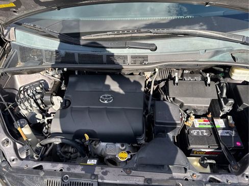 Used 2014 Toyota Sienna L image 12