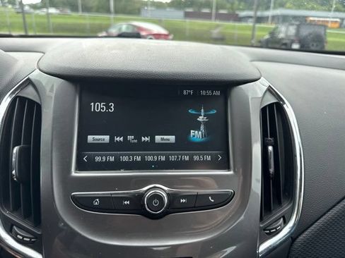 Used 2018 Chevrolet Cruze LT w/ Convenience Package FWD image 16