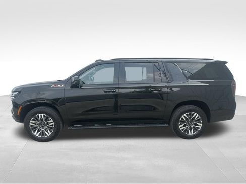 Used 2025 Chevrolet Suburban Z71 AWD/4WD image 4