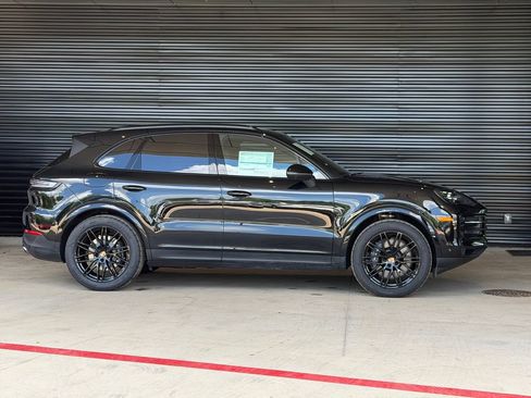 New 2026 Porsche Cayenne AWD/4WD image 38