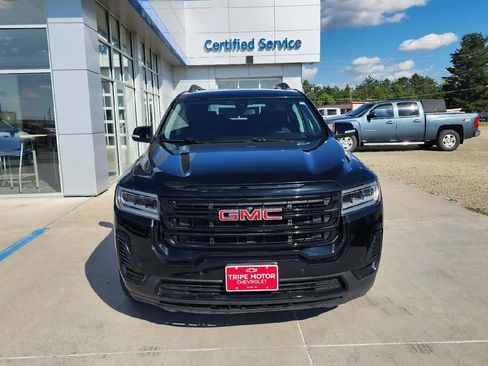 Used 2021 GMC Acadia SLE w/ Driver Convenience Package FWD image 2