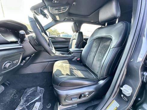 New 2025 Jeep Grand Cherokee L Altitude image 13